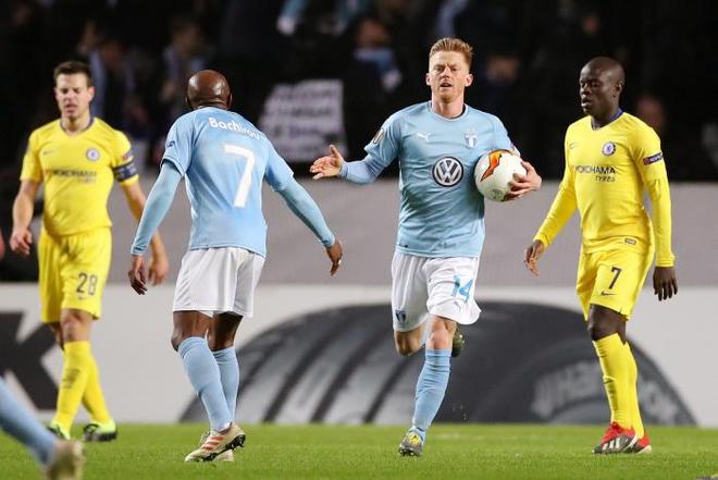 积极拼抢 积极拼抢